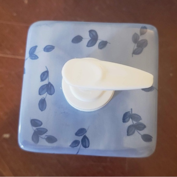 Pfaltzgraff Summer Breeze Soap Dispenser - Picture 4 of 6